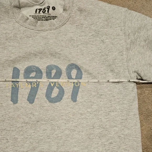 Taylor Swift 1989 Taylors Version Crewneck Sweatshirt Heather Grey Size S - Picture 6 of 8
